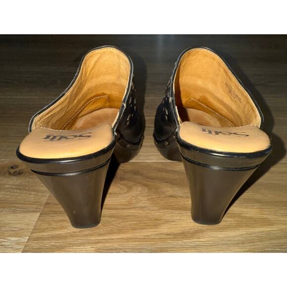 Söfft Heel Mules Mule Leather Black
Studded Embellished - size 8.5 - Picture 4 of 10